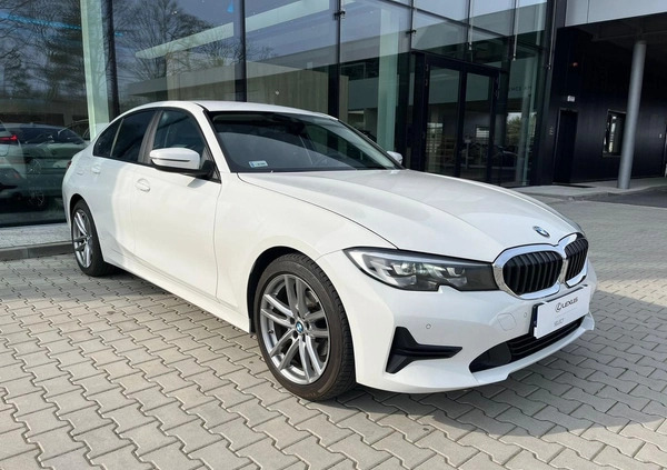 BMW Seria 3 cena 108900 przebieg: 118795, rok produkcji 2019 z Leżajsk małe 596